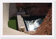 1 Glen Canyon Dam (05) * ..das gestaute Wasser treibt bis zu acht Turbinen an. * 3872 x 2592 * (2.96MB)